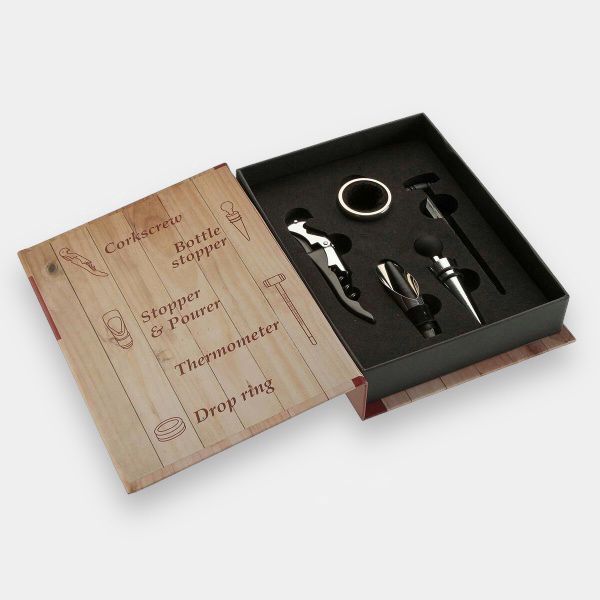 Cadouri Barbati - set accesorii pentru vin in forma de cutie sub forma de carte cu 4 accesorii tirbuson dop de sticla aerator pentru vin inel antipicurare
