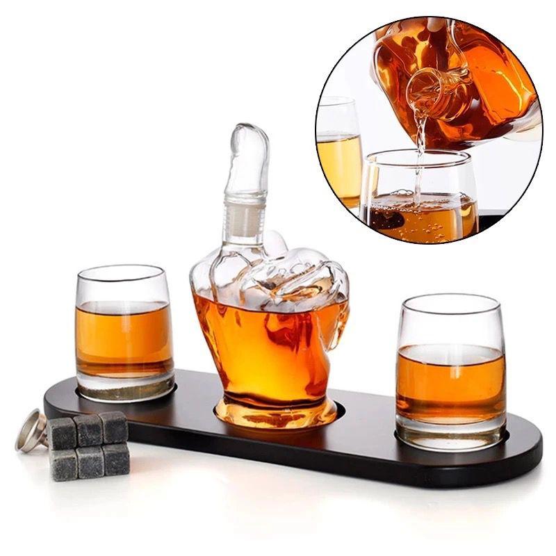 decantor finger up pentru whisky - cadouri barbati